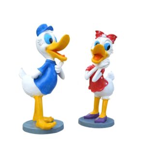 daisy duck statue