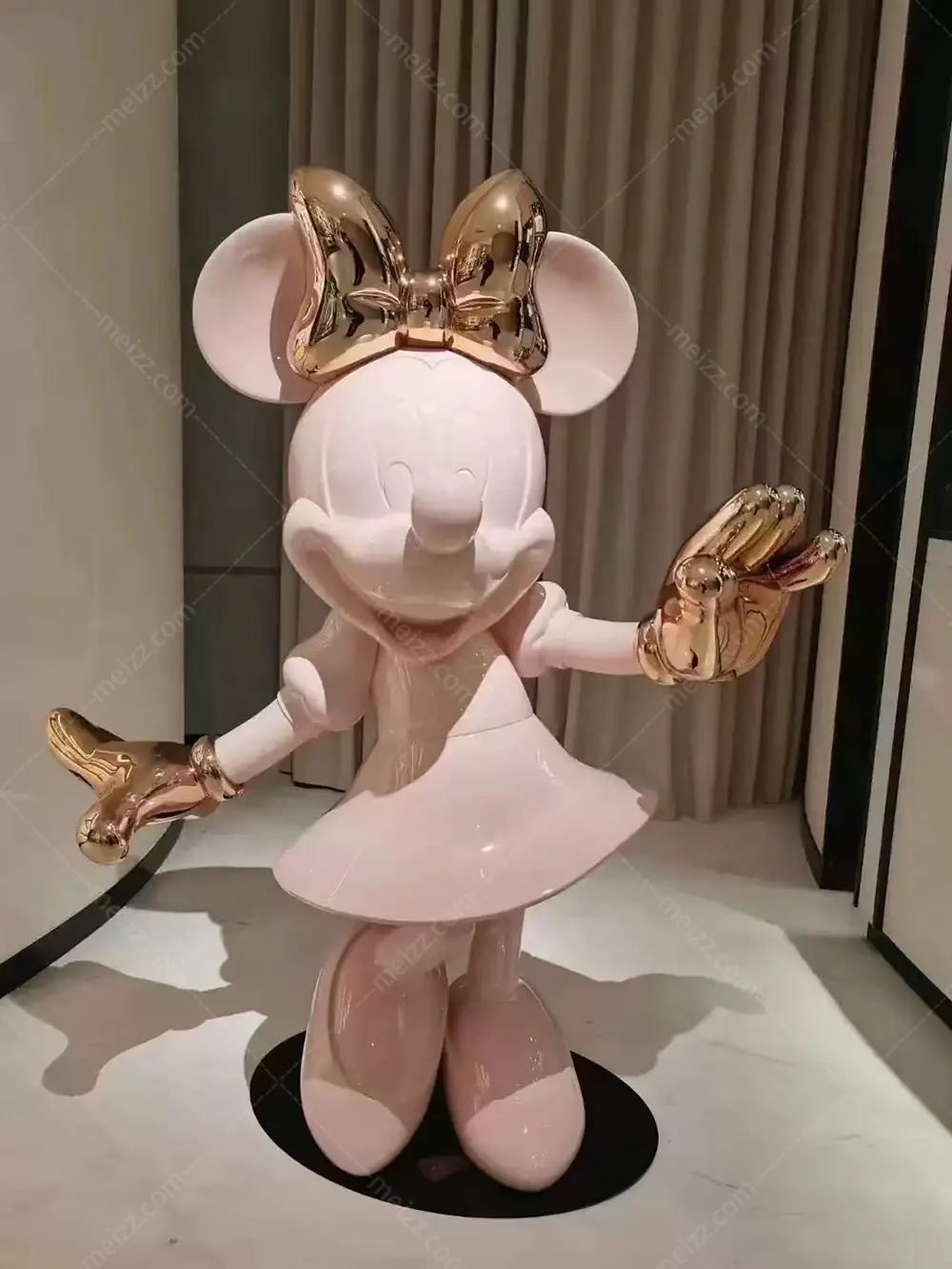 Minnie Mouse Sculpture