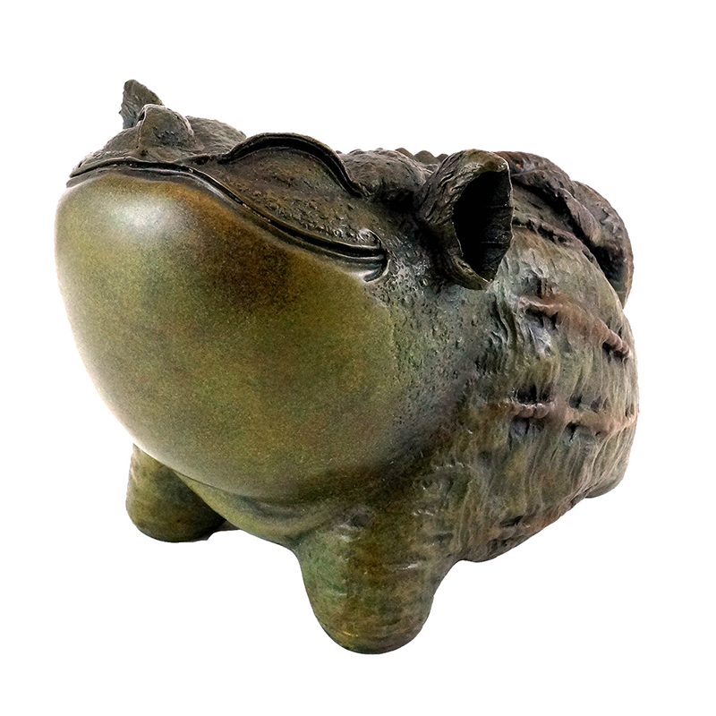 garden toad statue