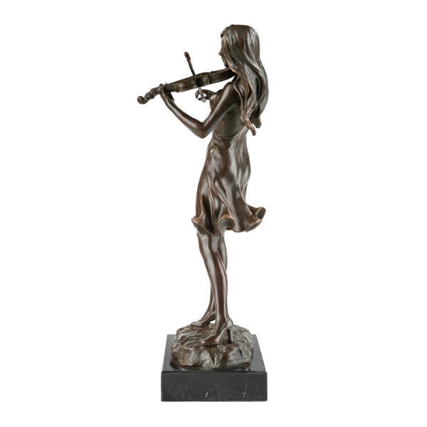 violinist sculpture