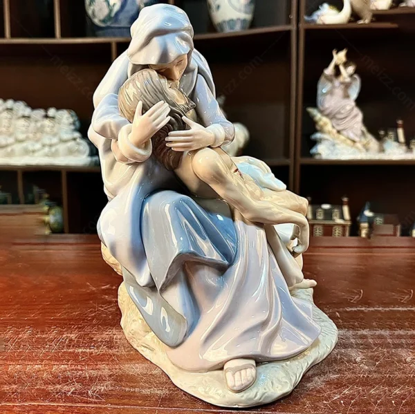 mary holding dead jesus statue
