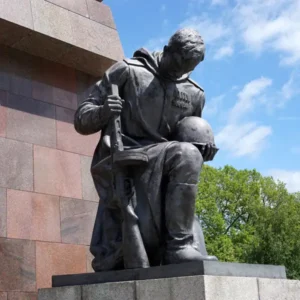 large kneeling soldier statue