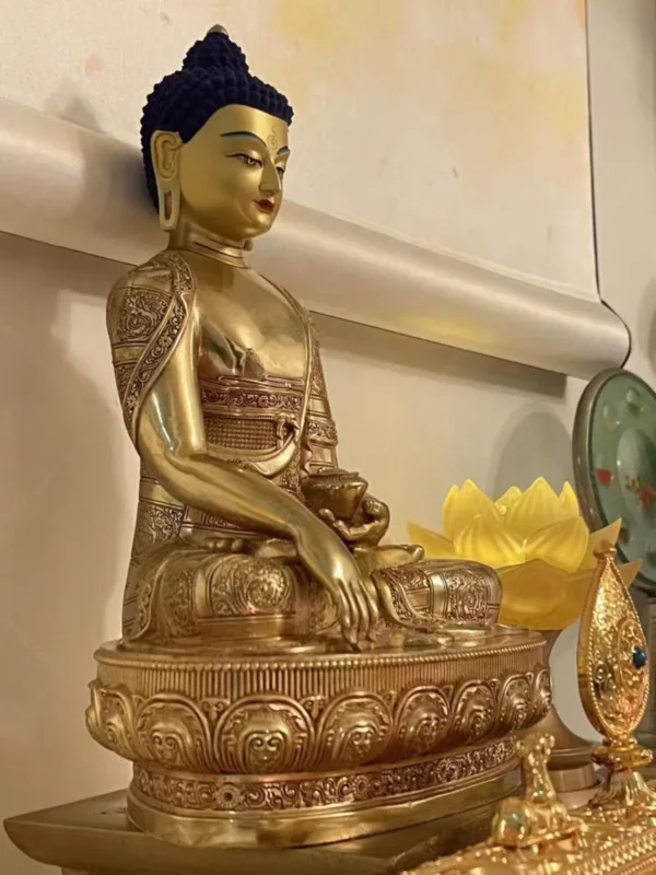 Sakyamuni Buddha statue