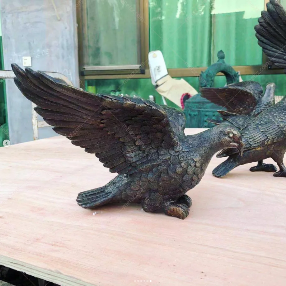bronze pigeon statue