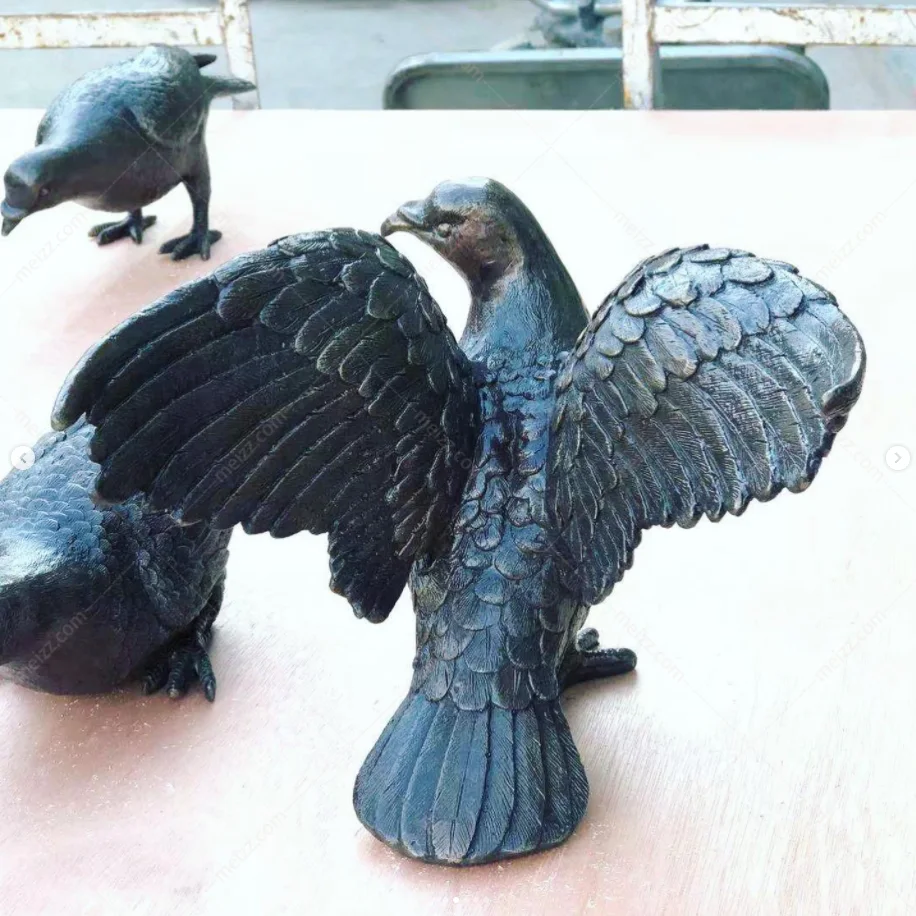 bronze pigeon statue