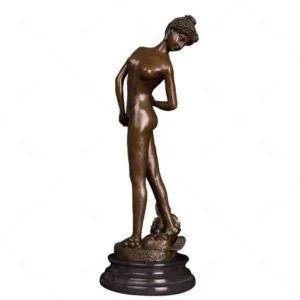 nude sculpture woman