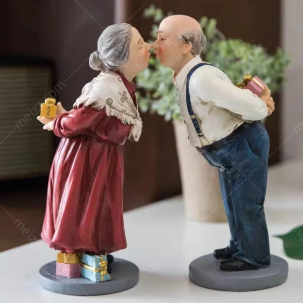 Old Couple Statue