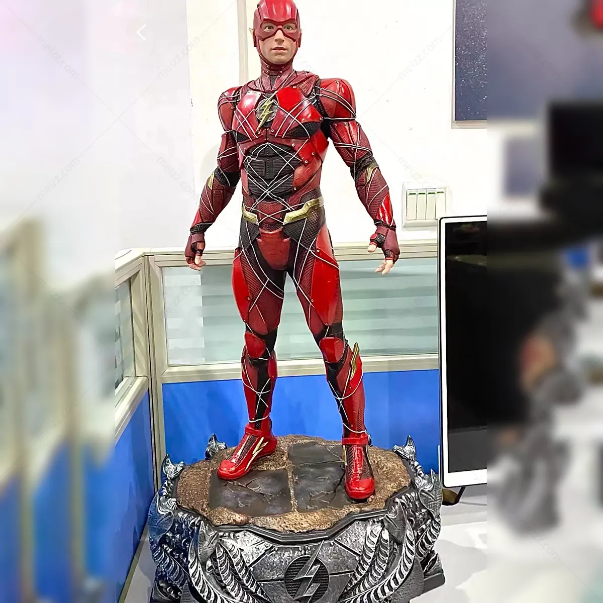 the flash collectible statue