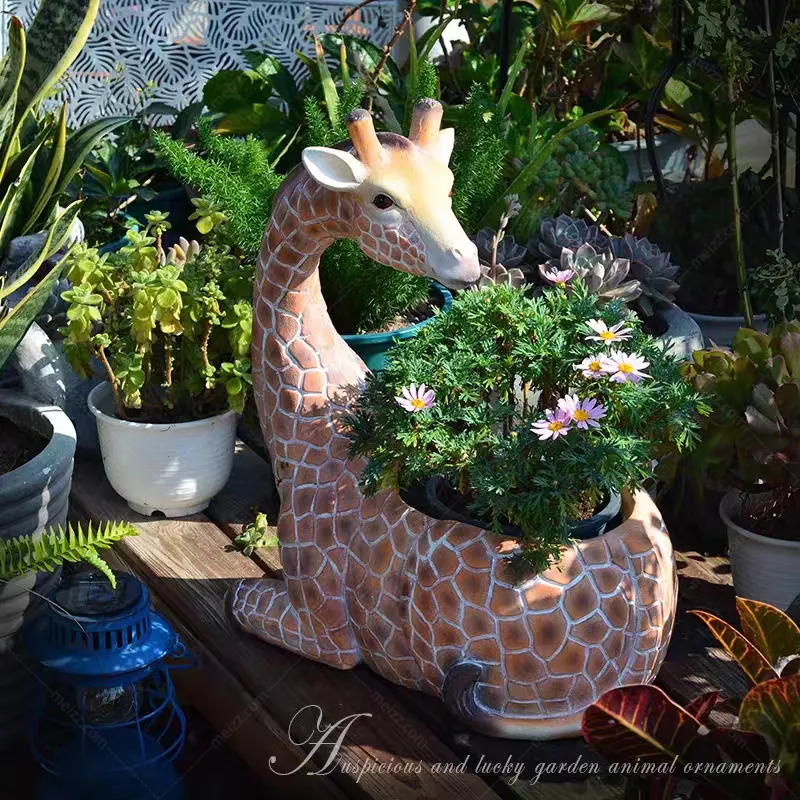 giraffe plant holder