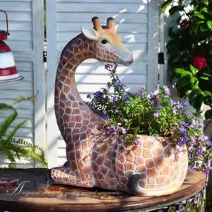 giraffe plant holder
