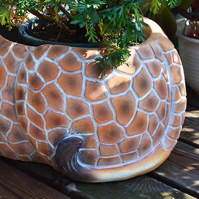 giraffe plant holder