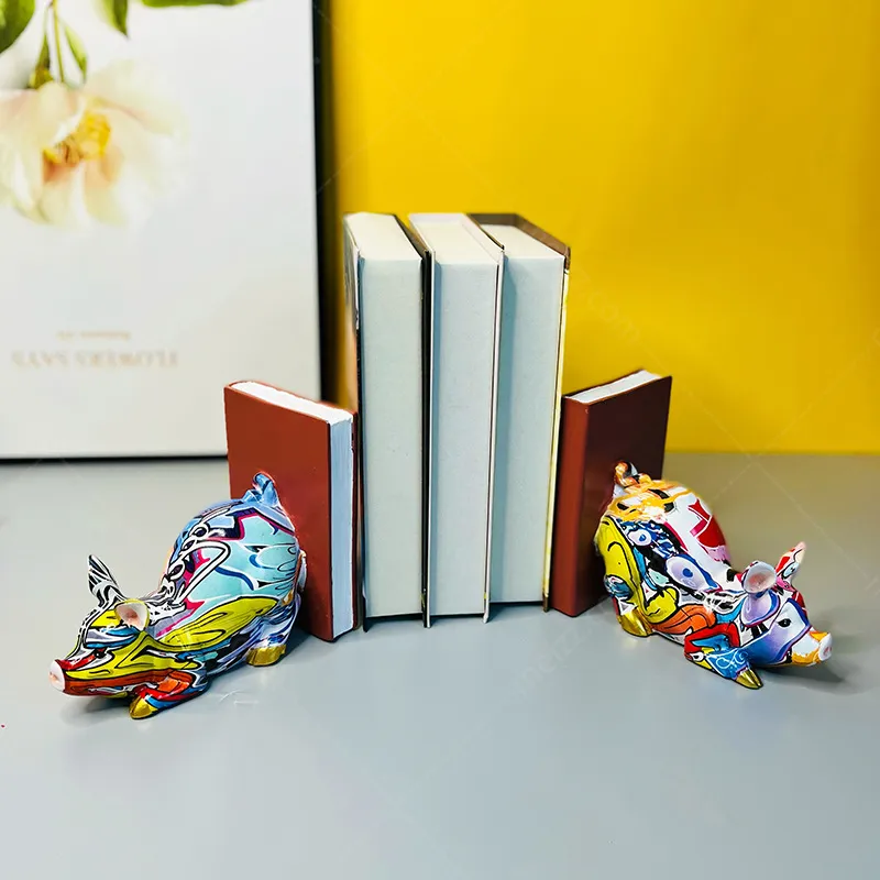 Pig Bookends