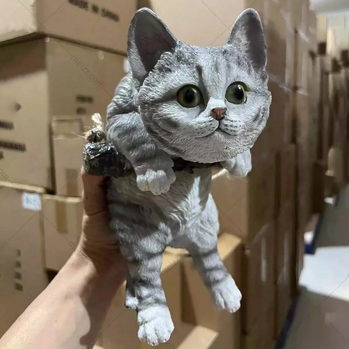 small cat sculpture