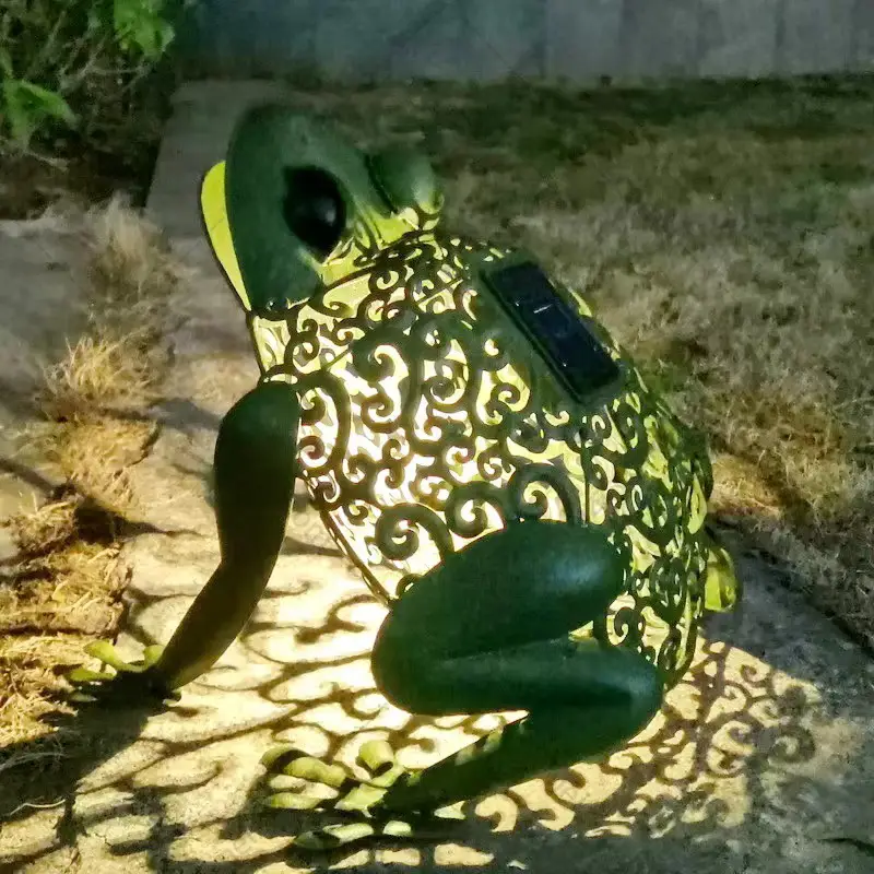 metal frog solar light