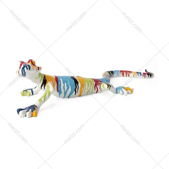 painted figure gecko statue
