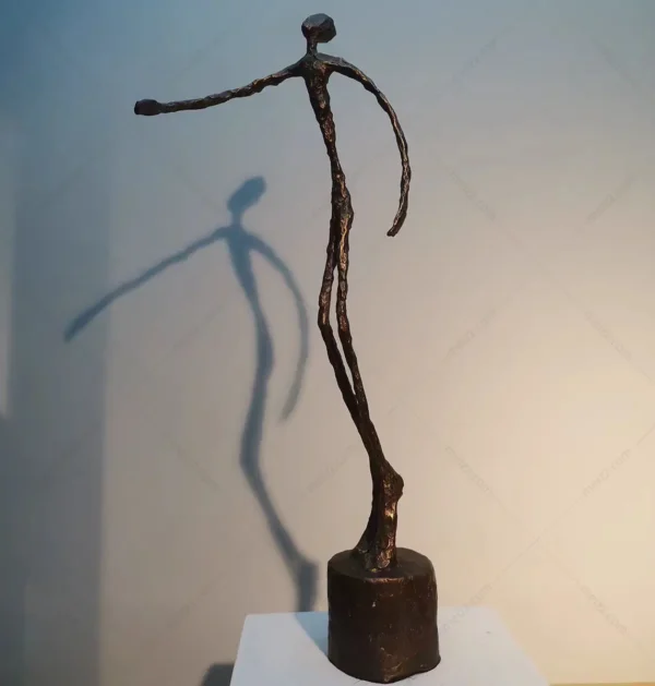 falling man statue