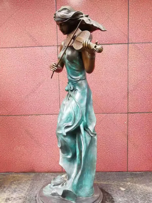 violin player statue