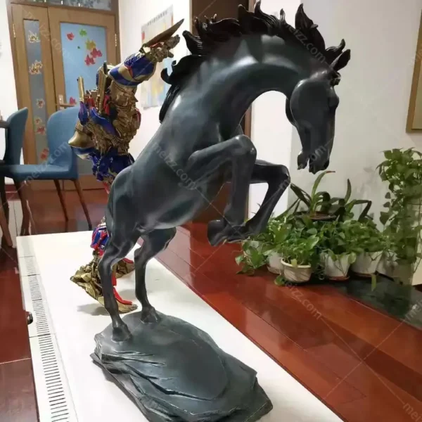 small horse sculpture