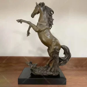 home interior horse figurine