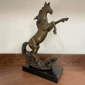 home interior horse figurine